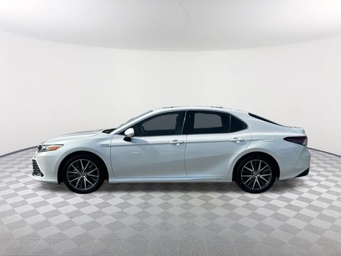 Used 2021 Toyota Camry XLE w/ Navigation Upgrade Package FWD image 8