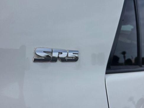 Used 2017 Toyota 4Runner SR5 RWD image 5