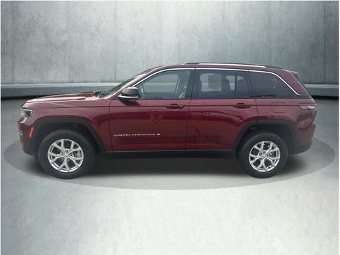 Used 2023 Jeep Grand Cherokee Limited AWD/4WD image 2