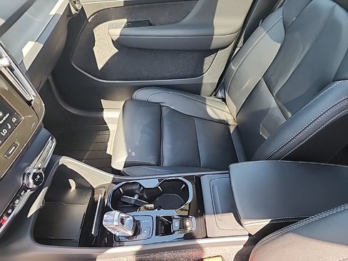 Certified 2024 Volvo XC40 B5 Ultimate w/ Protection Package Premier AWD/4WD image 12