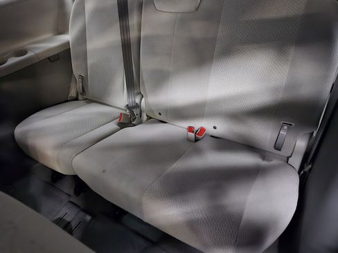 Used 2012 Toyota Sienna LE image 9