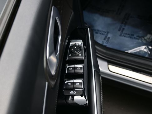 Used 2023 Kia Sorento SX image 11