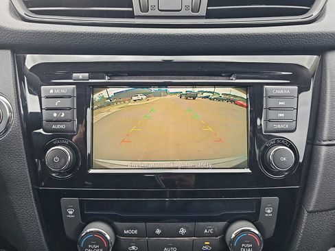 Used 2018 Nissan Rogue SV AWD/4WD image 24