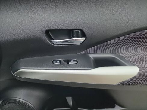 Used 2018 Nissan Kicks SV FWD image 17