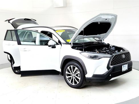 Used 2023 Toyota Corolla Cross XLE w/ Convenience Package image 12