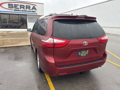 Used 2018 Toyota Sienna LE image 7