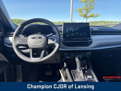 Used 2025 Jeep Compass Limited AWD/4WD image 2
