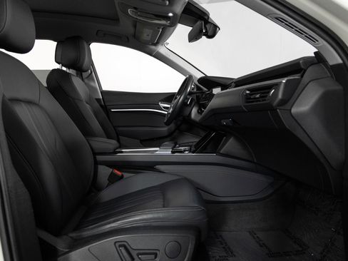 Used 2021 Audi e-tron Premium w/ Convenience Plus Package image 25