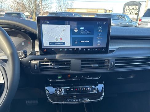 Used 2023 Lincoln Corsair AWD w/ Equipment Group 101A image 11