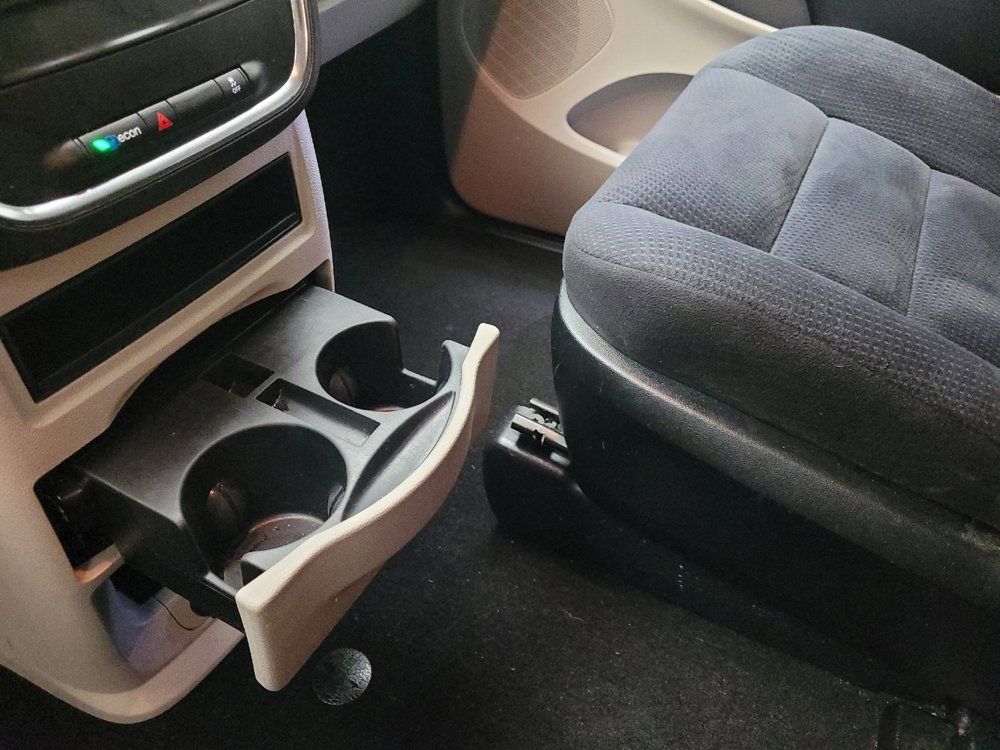 Used 2015 Dodge Grand Caravan American Value Package FWD image 26
