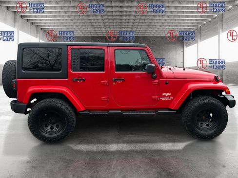 Used 2012 Jeep Wrangler Unlimited Sahara w/ Connectivity Group AWD/4WD image 4