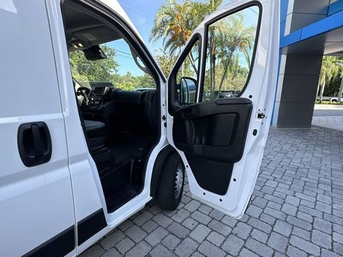 Used 2025 RAM ProMaster 2500 w/ Convenience Group FWD image 23