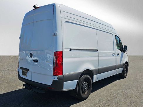 Used 2025 Mercedes-Benz Sprinter 2500 image 3