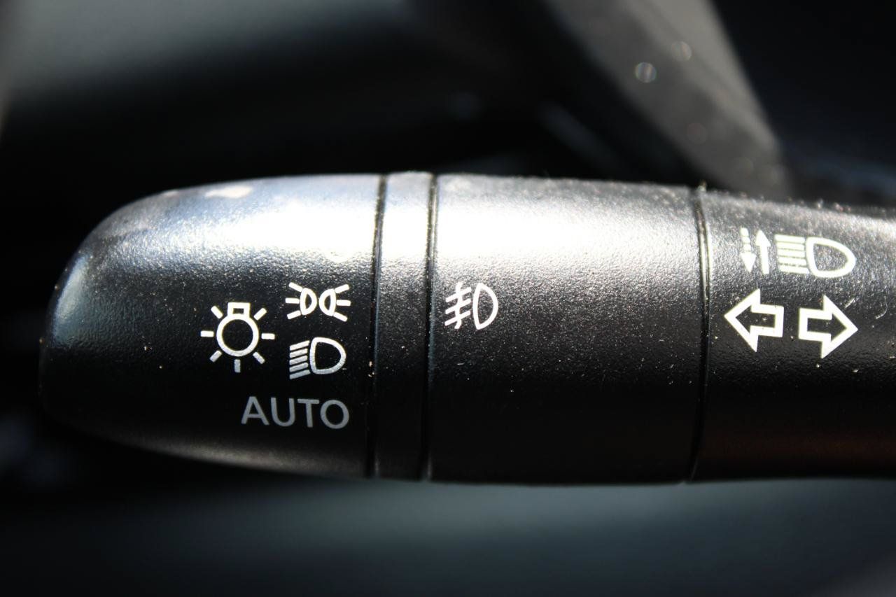 Used 2023 Nissan Sentra SR FWD image 28
