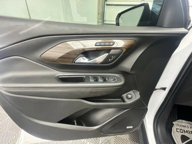 Used 2020 GMC Terrain Denali w/ Denali Premium Package FWD image 13