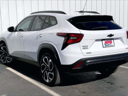 Used 2024 Chevrolet Trax RS w/ Sunroof Package image 10