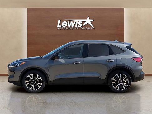 Used 2022 Ford Escape SE w/ SE Sport Appearance Package image 3