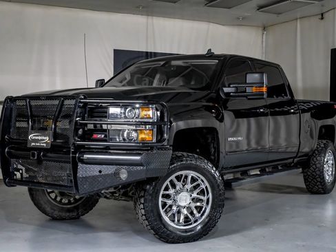 Used 2016 Chevrolet Silverado 2500 LT w/ LT Convenience Package image 4