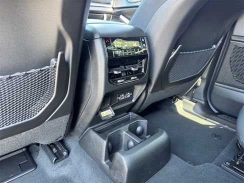 New 2025 Jeep Grand Cherokee L Laredo w/ Luxury Tech Group I image 19