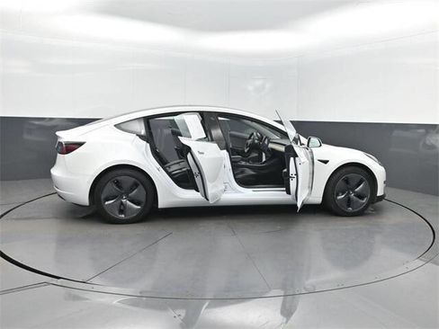 Used 2019 Tesla Model 3 Standard Range Plus image 32