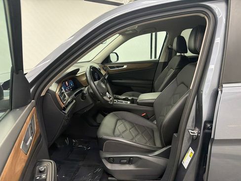 Used 2024 Volkswagen Atlas SE AWD/4WD image 9