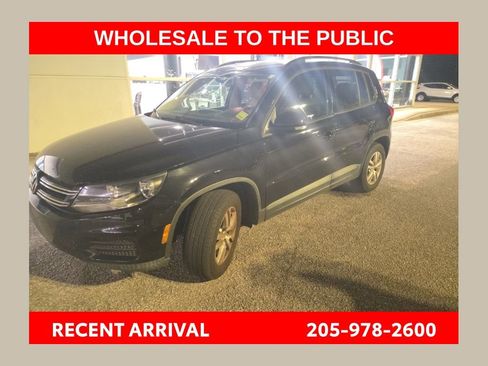 Used 2017 Volkswagen Tiguan S image 1