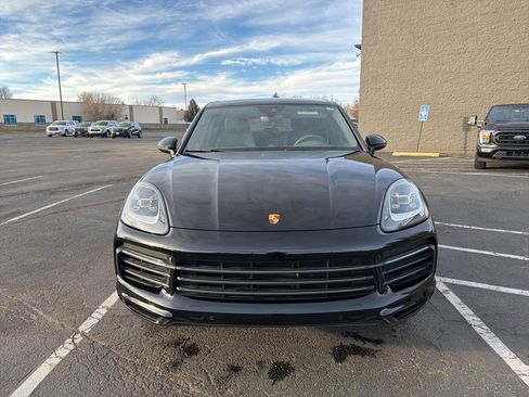 Used 2022 Porsche Cayenne image 3