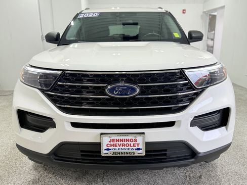 Used 2020 Ford Explorer XLT w/ Comfort Package image 2