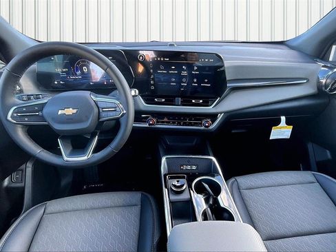 New 2026 Chevrolet Equinox LT w/ Convenience Package II image 2