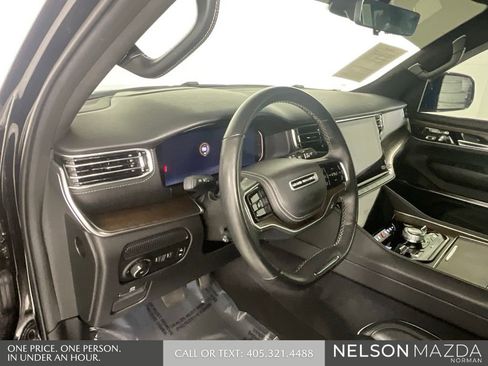 Used 2022 Jeep Grand Wagoneer Series II AWD/4WD image 33
