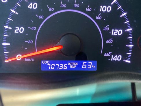 Used 2011 Toyota Camry LE FWD image 12