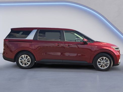 Used 2024 Kia Carnival LX FWD image 7