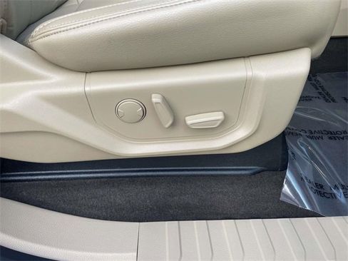 Certified 2019 Ford F150 Lariat w/ Equipment Group 502A Luxury image 31