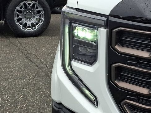Used 2026 GMC Sierra 1500 AT4X w/ LPO, Black Badging Package AWD/4WD image 29