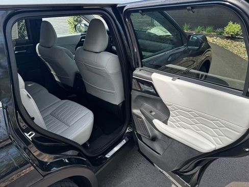 New 2025 Mitsubishi Outlander AWD image 14