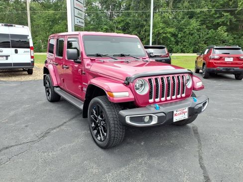 Used 2022 Jeep Wrangler Unlimited Sahara w/ Cold Weather Group AWD/4WD image 4