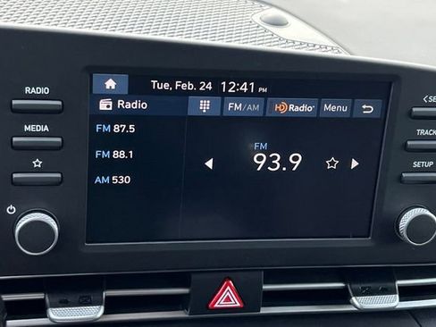New 2026 Hyundai Elantra Hybrid FWD image 17
