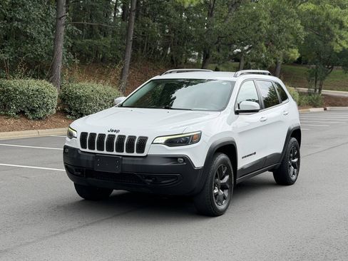 Used 2020 Jeep Cherokee Latitude AWD/4WD image 3
