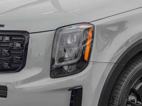 Certified 2022 Kia Telluride SX w/ SX Prestige Package AWD/4WD image 8