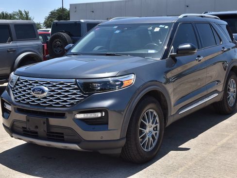 Used 2020 Ford Explorer Platinum w/ Premium Technology Package AWD/4WD image 2