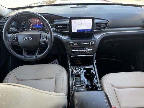 Used 2020 Ford Explorer XLT w/ Equipment Group 202A image 7