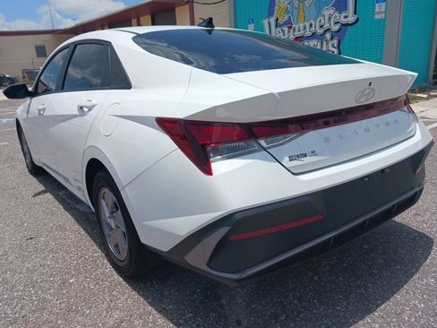 Used 2025 Hyundai Elantra SE FWD image 5