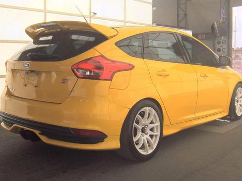 Used 2017 Ford Focus ST image 4