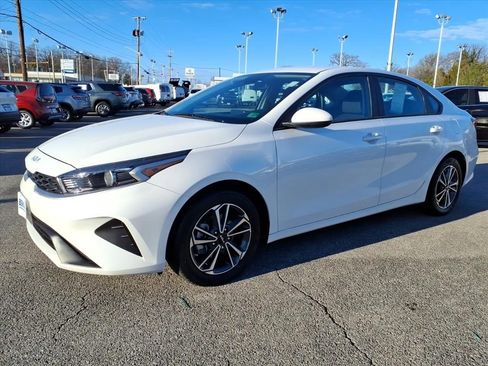 Used 2023 Kia Forte LXS image 8