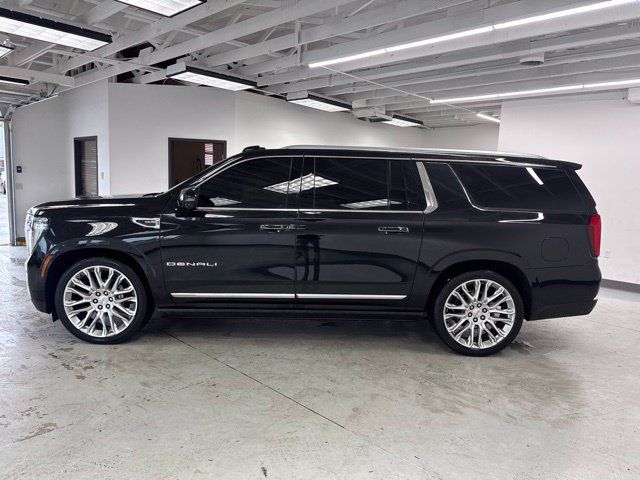 Used 2025 GMC Yukon XL Denali w/ Denali Reserve Package AWD/4WD image 8