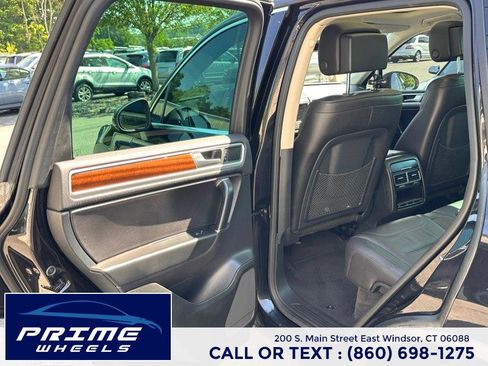 Used 2015 Volkswagen Touareg VR6 AWD/4WD image 11