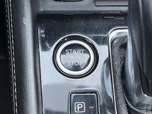 Used 2021 Nissan Kicks SR image 16