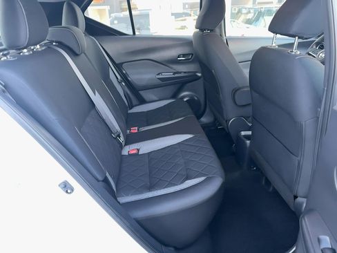 Used 2018 Nissan Kicks SV image 19