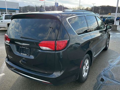 Used 2017 Chrysler Pacifica Touring-L Plus w/ Advanced Safetytec Group image 8