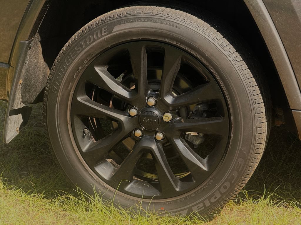 Used 2021 Jeep Grand Cherokee Altitude AWD/4WD image 10